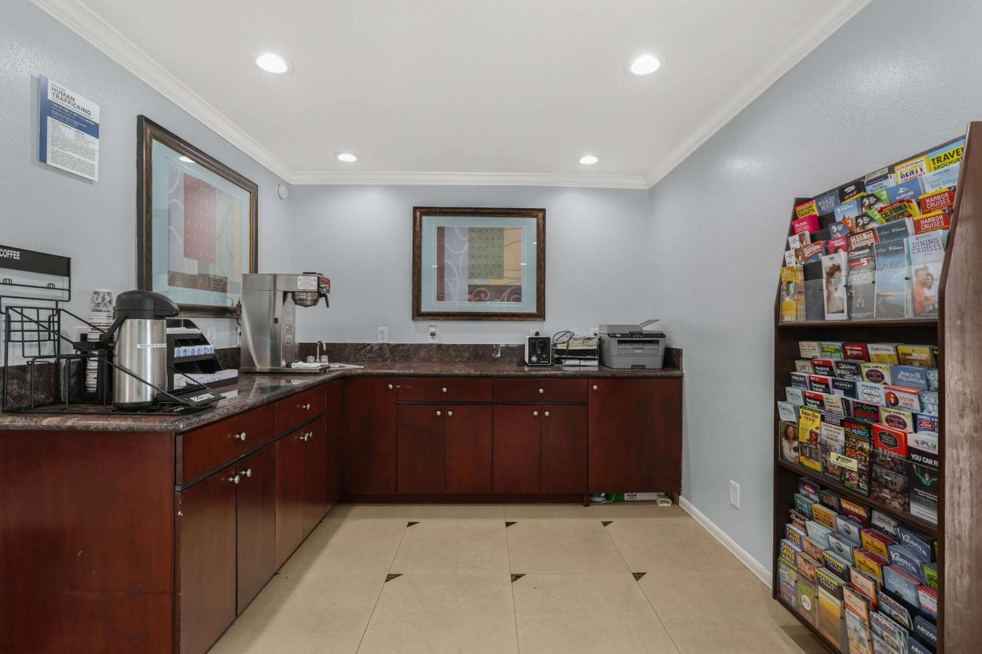 Motel 6 Carlsbad, Ca- North المظهر الخارجي الصورة