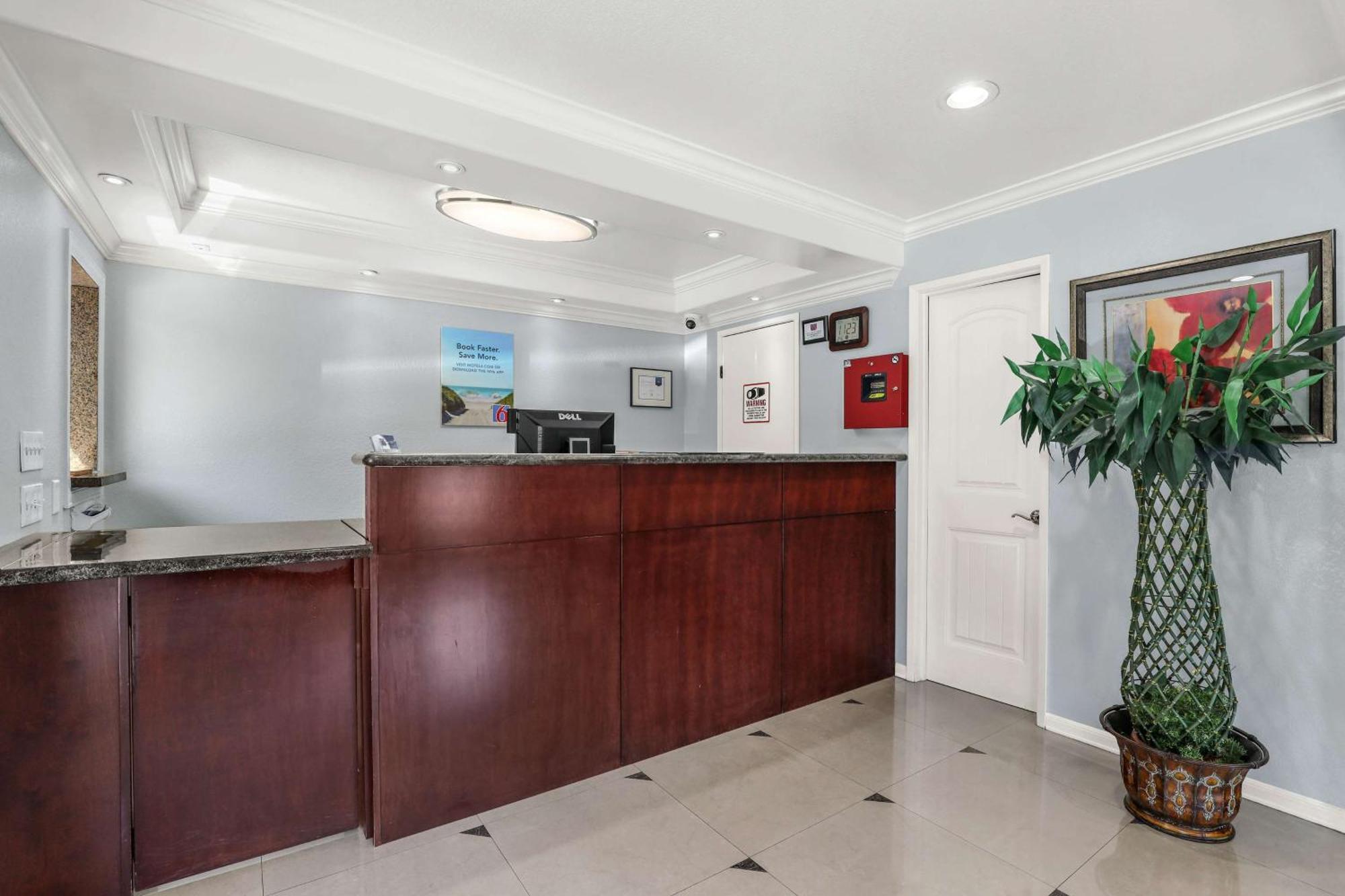 Motel 6 Carlsbad, Ca- North المظهر الخارجي الصورة