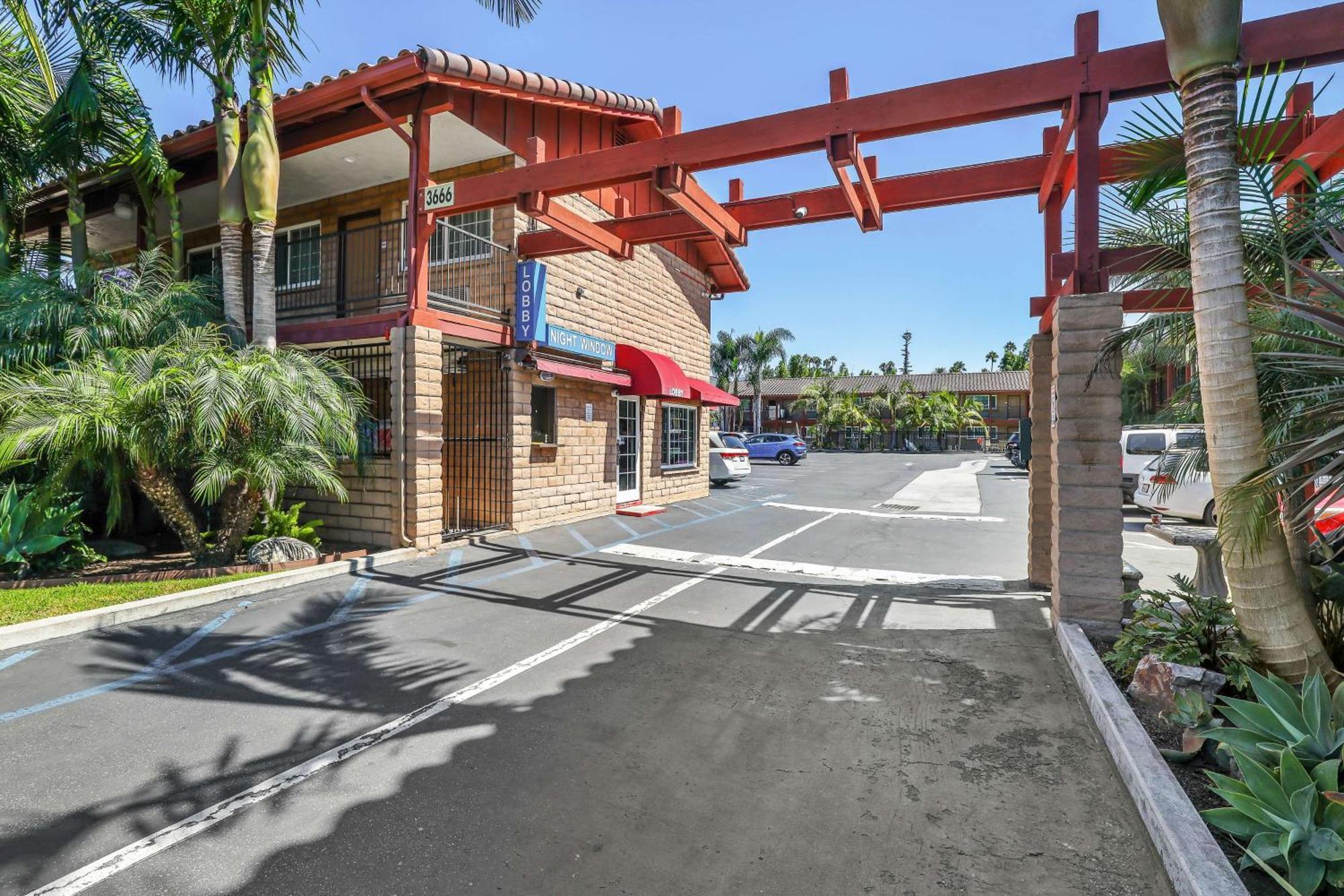Motel 6 Carlsbad, Ca- North المظهر الخارجي الصورة
