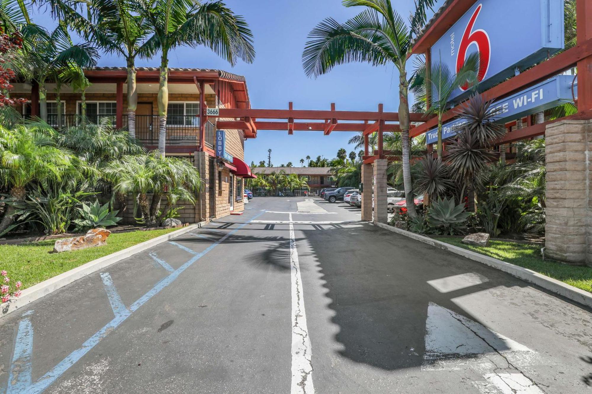 Motel 6 Carlsbad, Ca- North المظهر الخارجي الصورة